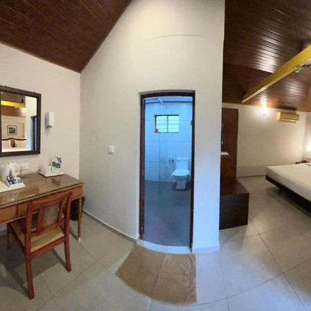 Abad Harmonia Ayurvedic Beach Resort Kovalam Exterior foto