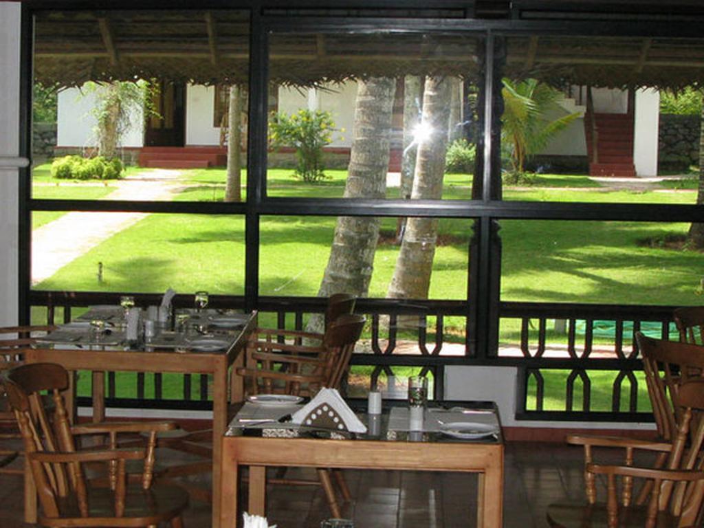 Abad Harmonia Ayurvedic Beach Resort Kovalam Exterior foto