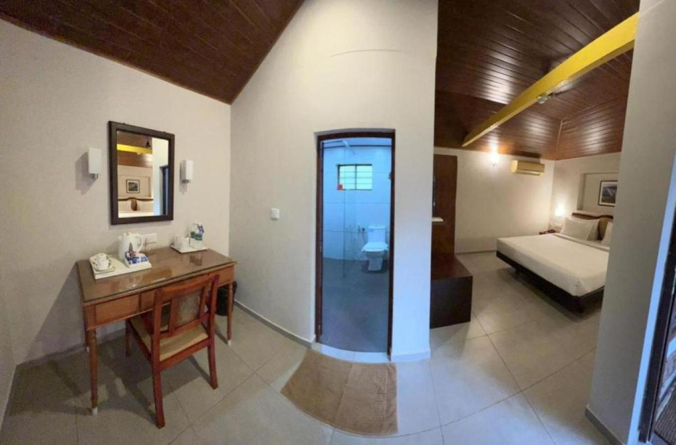 Abad Harmonia Ayurvedic Beach Resort Kovalam Exterior foto