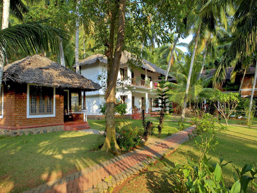 Abad Harmonia Ayurvedic Beach Resort Kovalam Exterior foto